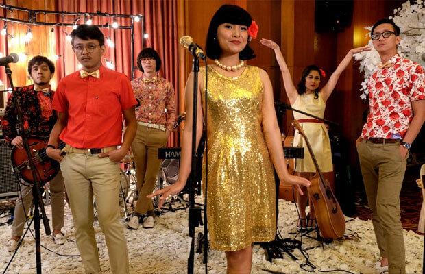 Tampilan khas WSATCC dengan outfit vintage mereka